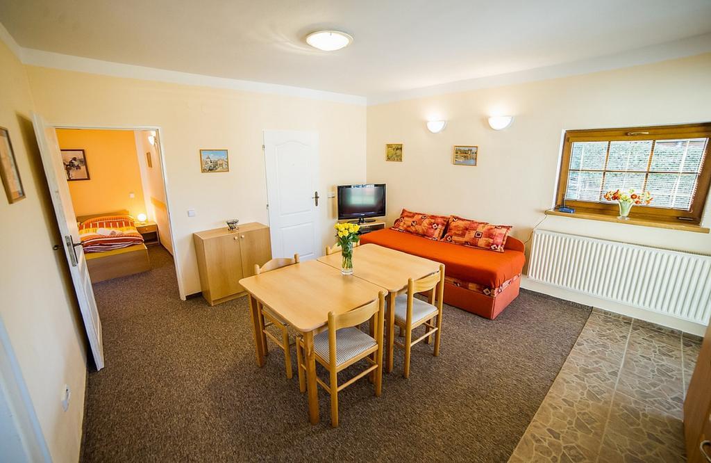 Jana Guest house
